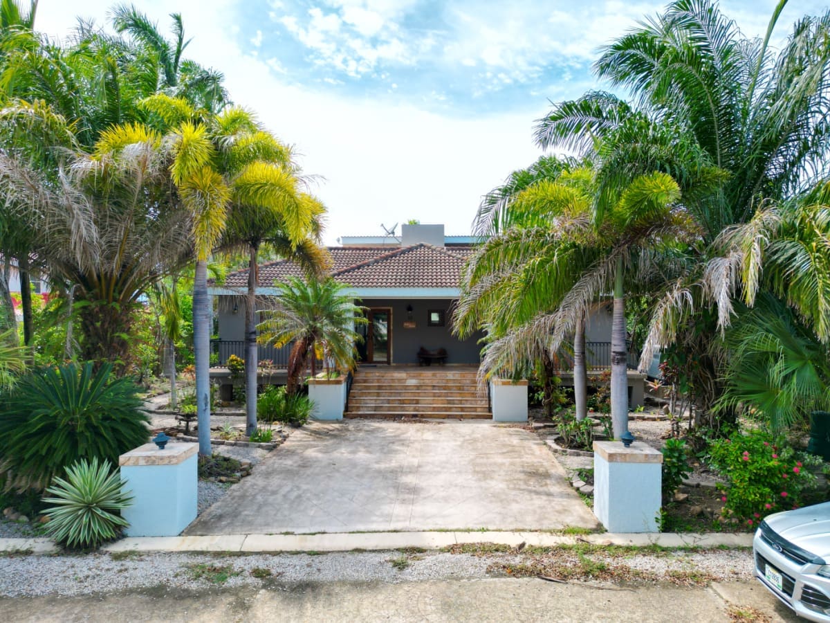 Luxury Lagoon home for sale in placencia, belize