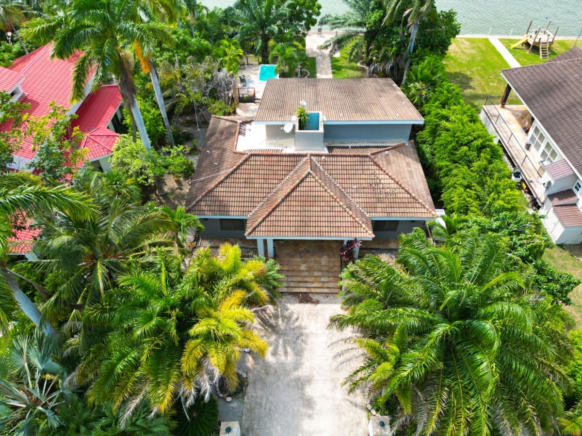 Luxury Lagoon home for sale in placencia, belize