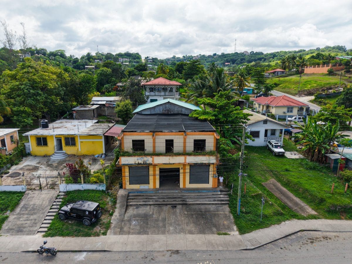 Commercial for rent santa elena