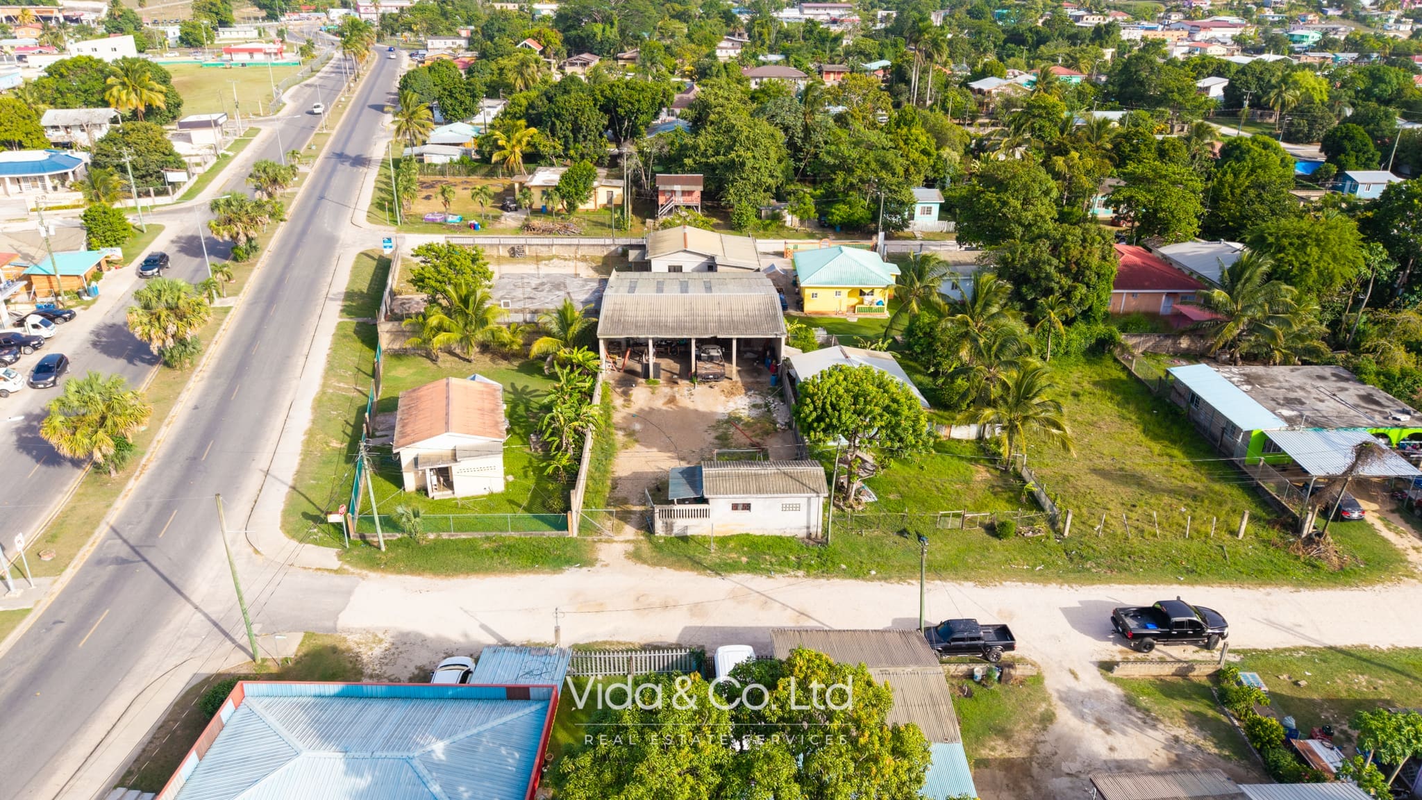 Santa Elena Belize property with garage